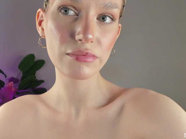 IceStrawberry's BongaCams show and profile