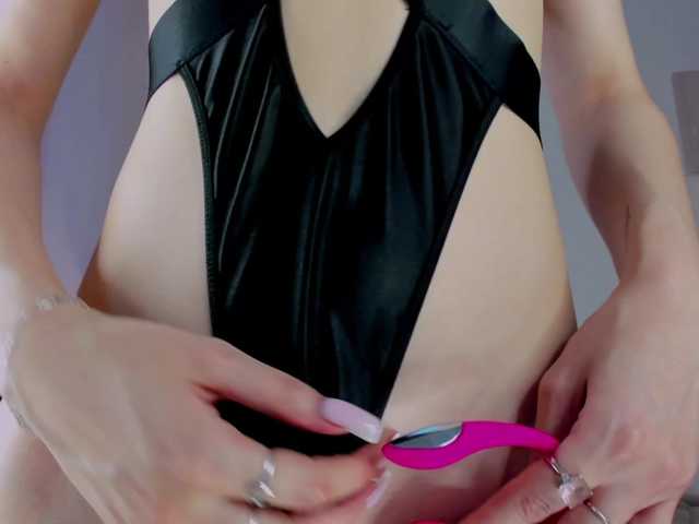 IceStrawberry's BongaCams show and profile