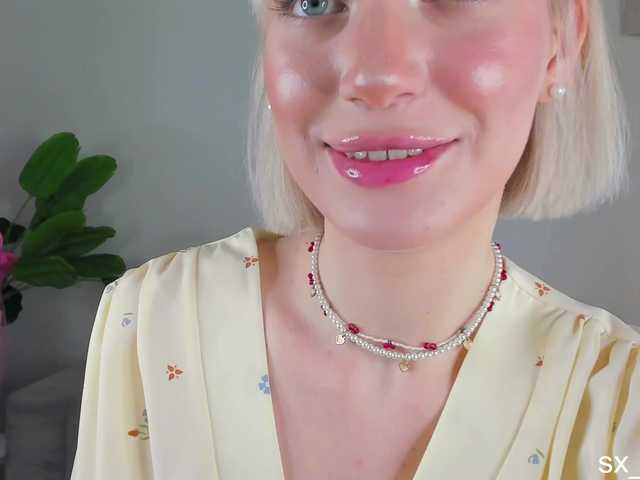 IceStrawberry live cam profile