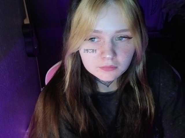 LiaaaLi's BongaCams show and profile