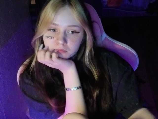 LiaaaLi's BongaCams show and profile