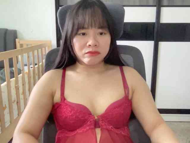 EvaEva Live Webcam on BongaCams