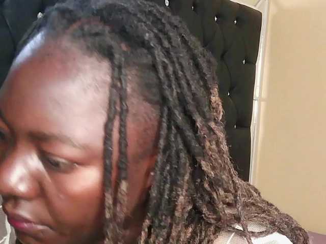 trina94 webcam bongacams model stream image