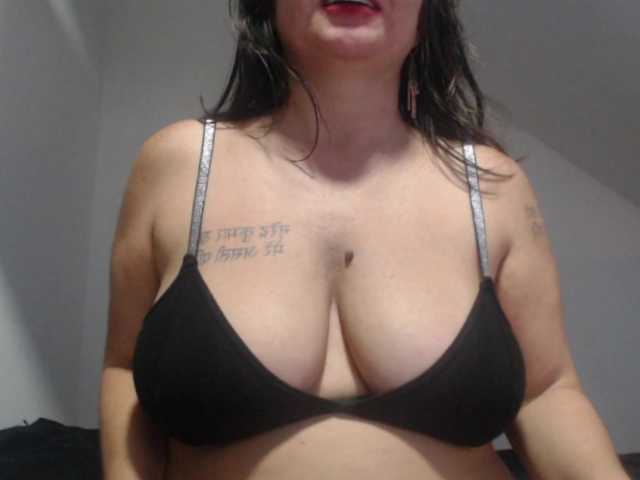 DeboraCienfuegos25's BongaCams show and profile