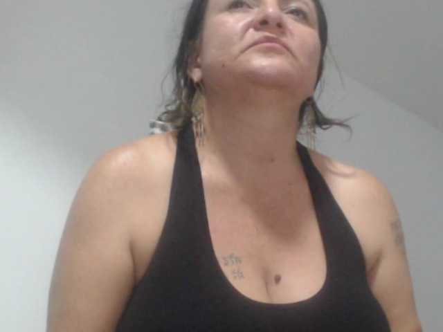 le modèle DeboraCienfuegos25 est en webcam porno dans un show sur le site bongacams, il possède les tags suivants: Latino/Hispanic,Brunette,Shaved