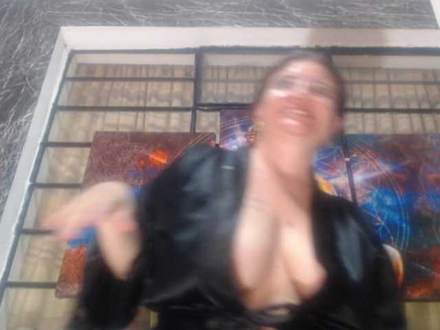 DeboraCienfuegos25's BongaCams show and profile