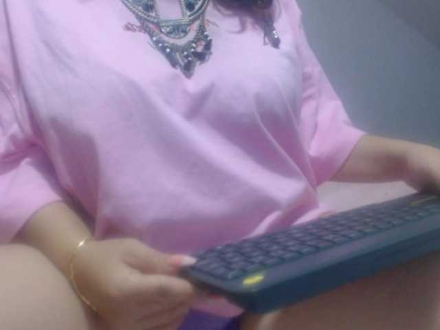 DeboraCienfuegos25's BongaCams show and profile