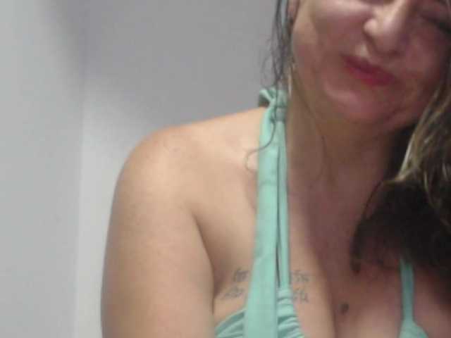 DeboraCienfuegos25's BongaCams show and profile