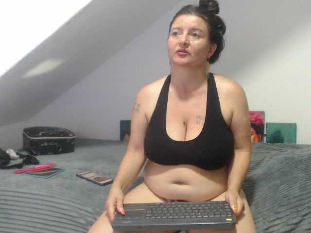 DeboraCienfuegos25's BongaCams show and profile