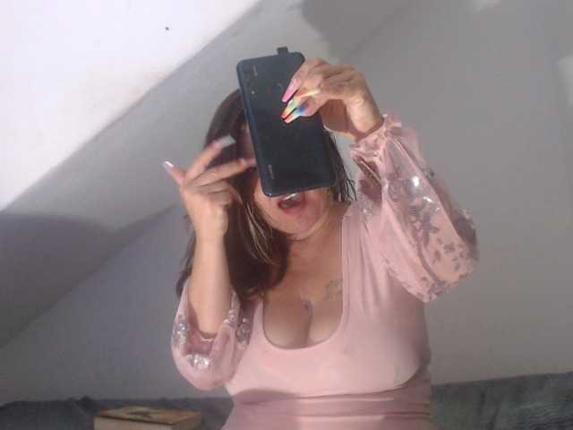 DeboraCienfuegos25's BongaCams show and profile