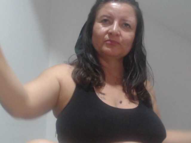 DeboraCienfuegos25's BongaCams show and profile