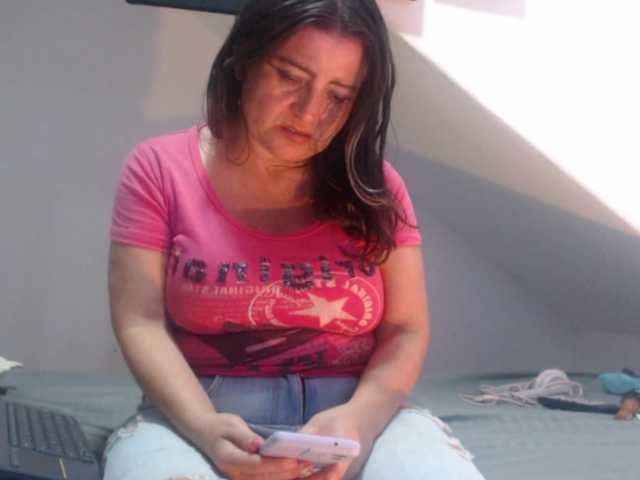 DeboraCienfuegos25's BongaCams show and profile