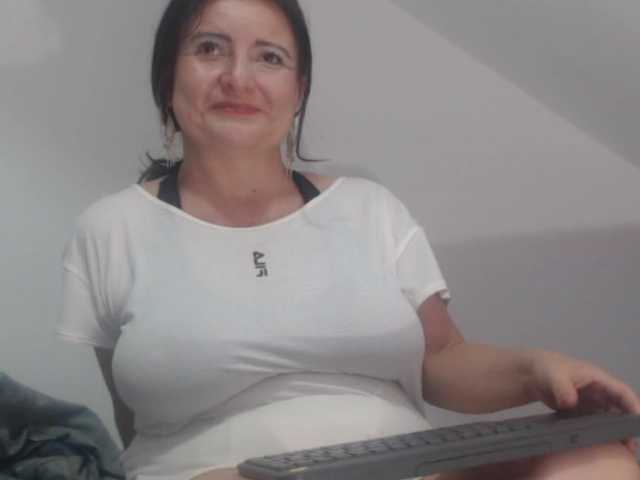 DeboraCienfuegos25's BongaCams show and profile