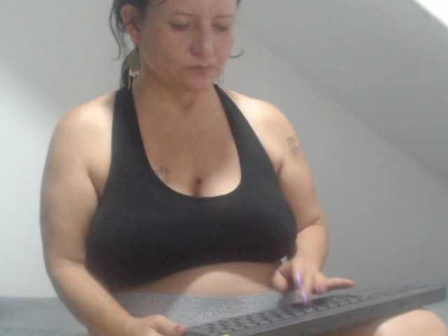 DeboraCienfuegos25's BongaCams show and profile