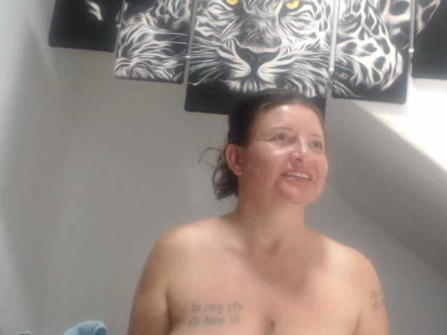 DeboraCienfuegos25's BongaCams show and profile