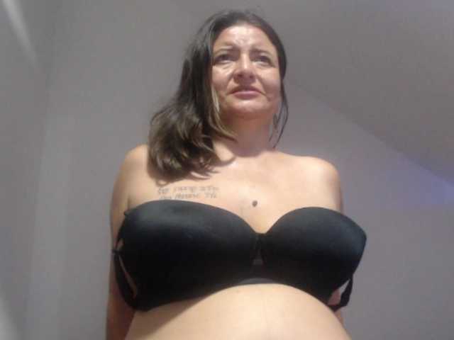 DeboraCienfuegos25's BongaCams show and profile