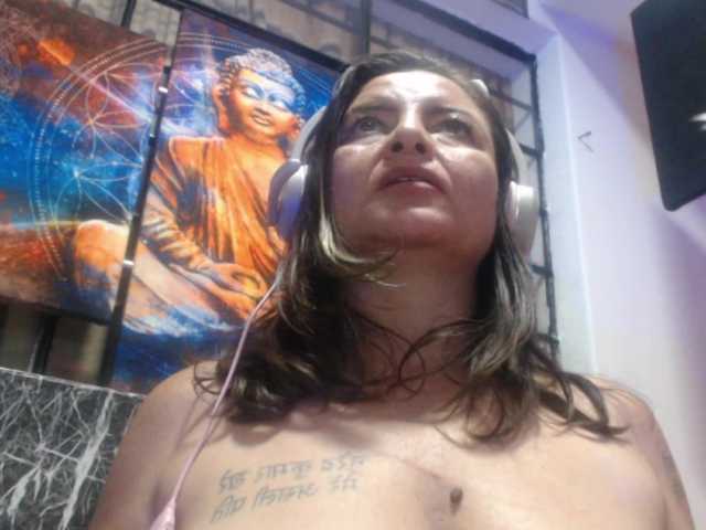 DeboraCienfuegos25's BongaCams show and profile