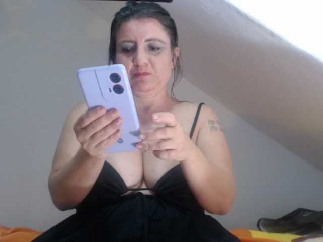 DeboraCienfuegos25's BongaCams show and profile