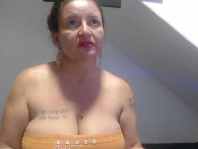 DeboraCienfuegos25's BongaCams show and profile