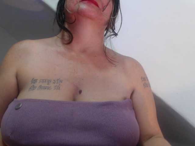 DeboraCienfuegos25's BongaCams show and profile