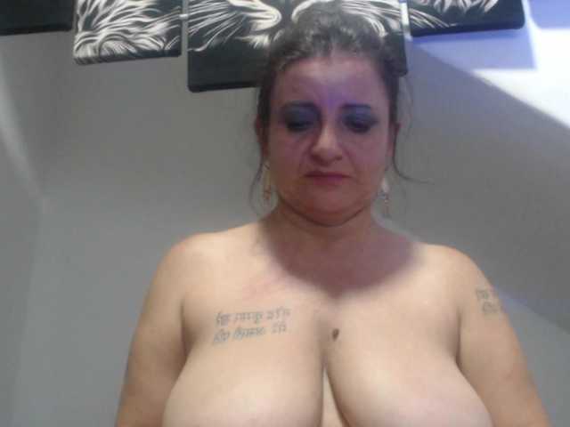 DeboraCienfuegos25's BongaCams show and profile