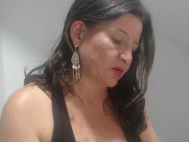 DeboraCienfuegos25's BongaCams show and profile