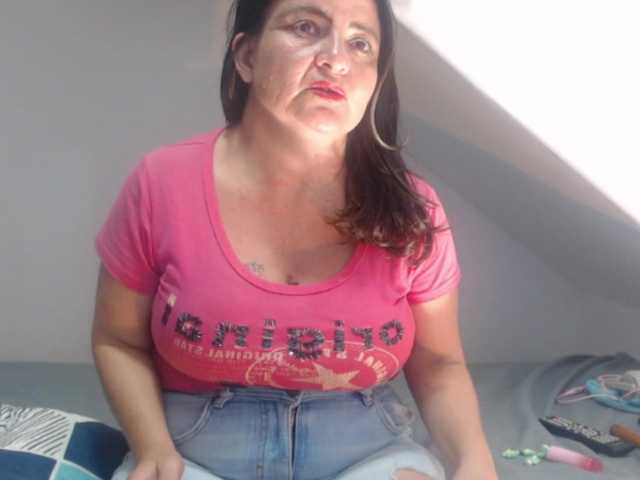 DeboraCienfuegos25's BongaCams show and profile