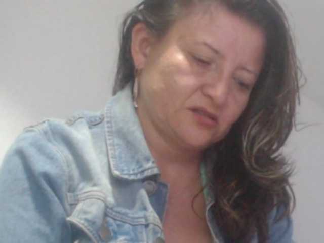 DeboraCienfuegos25's BongaCams show and profile