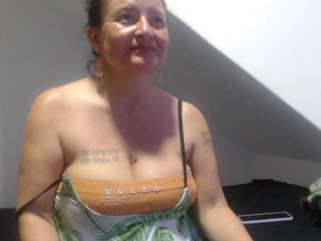 DeboraCienfuegos25's BongaCams show and profile
