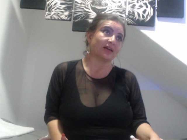 DeboraCienfuegos25's BongaCams show and profile