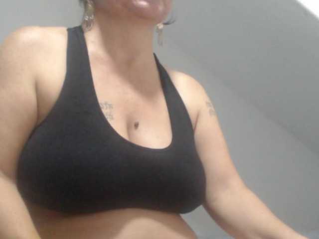 DeboraCienfuegos25's BongaCams show and profile