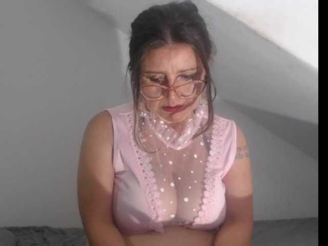 DeboraCienfuegos25's BongaCams show and profile