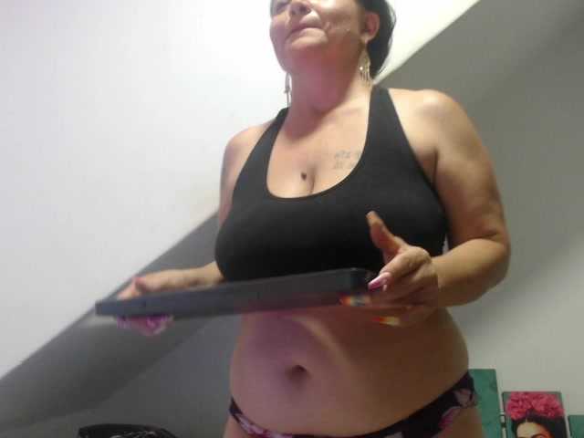 DeboraCienfuegos25's BongaCams show and profile