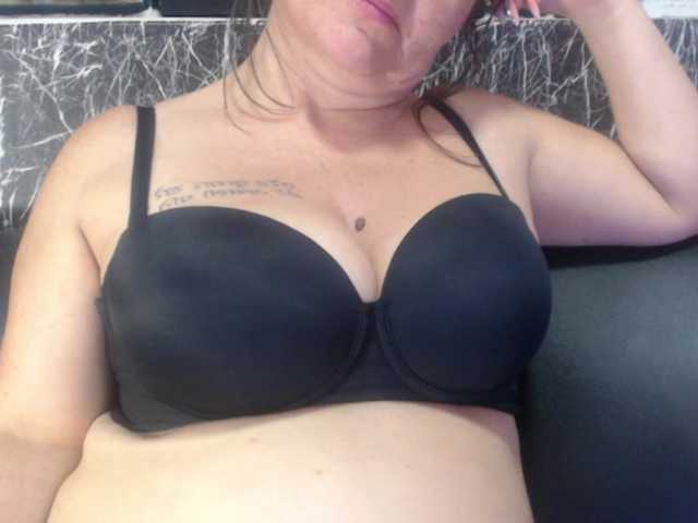 DeboraCienfuegos25's BongaCams show and profile