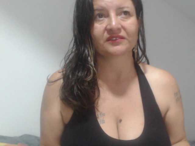 DeboraCienfuegos25's BongaCams show and profile