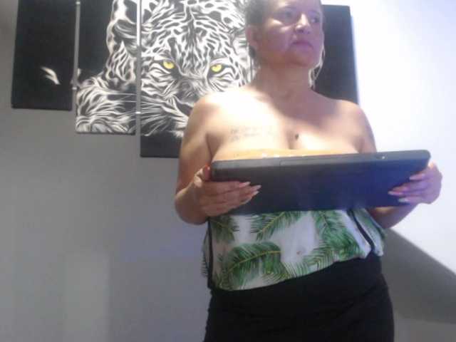 DeboraCienfuegos25's BongaCams show and profile