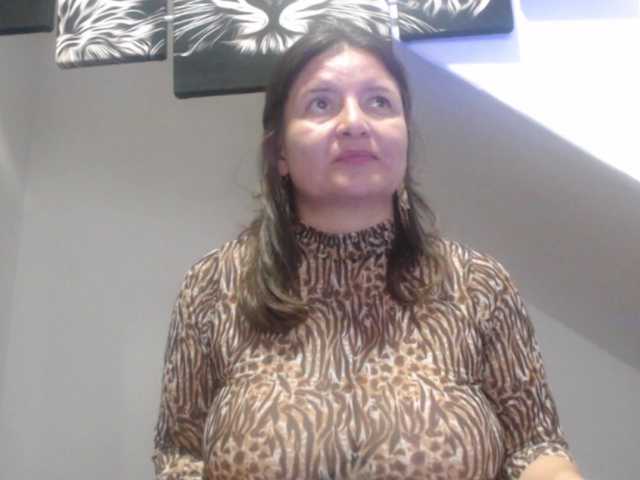 DeboraCienfuegos25's BongaCams show and profile
