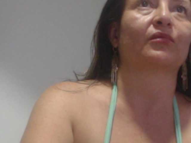 DeboraCienfuegos25's BongaCams show and profile