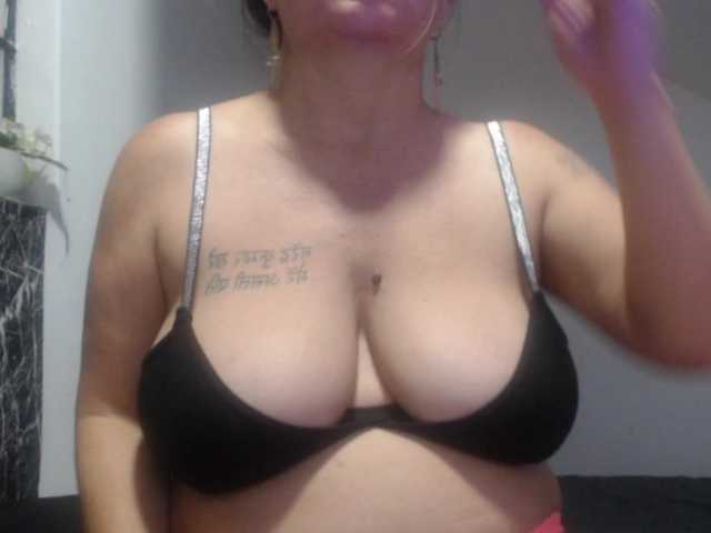 DeboraCienfuegos25's BongaCams show and profile