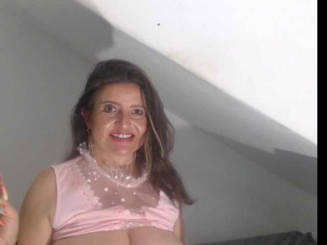 DeboraCienfuegos25's BongaCams show and profile