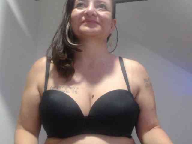 DeboraCienfuegos25 webcam