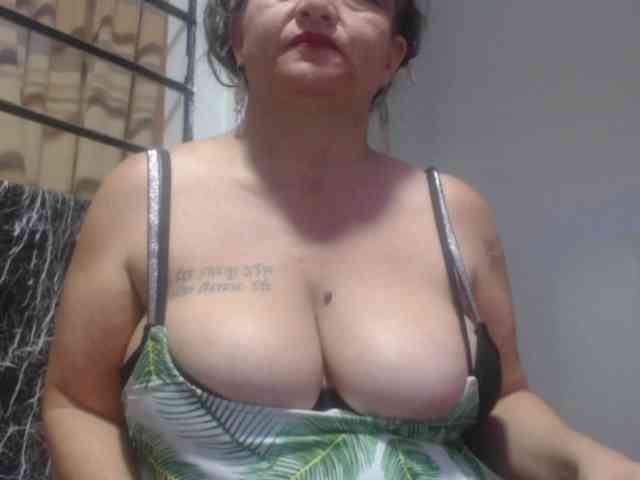 DeboraCienfuegos25 DeboraCienfuegos25