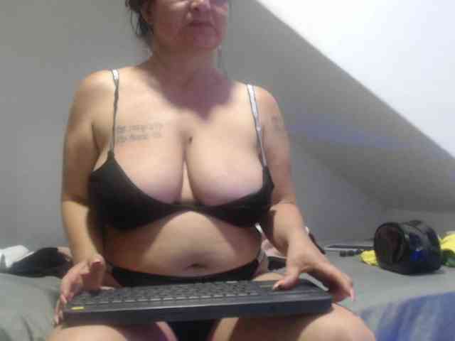 DeboraCienfuegos25 webcam