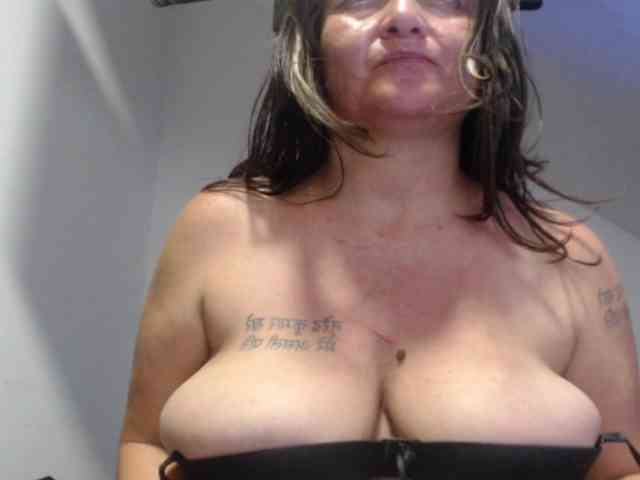 DeboraCienfuegos... Live Webcam on BongaCams