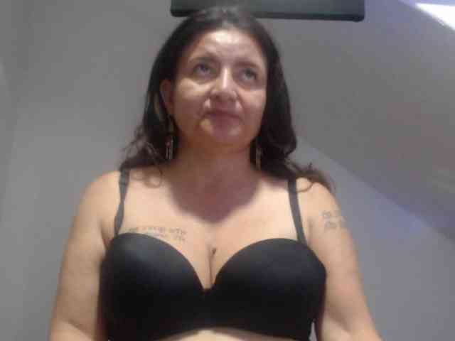 DeboraCienfuegos25 webcam