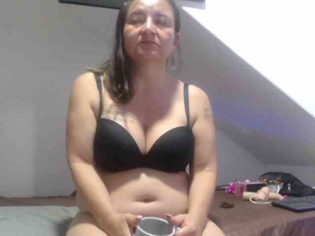 DeboraCienfuegos25 webcam