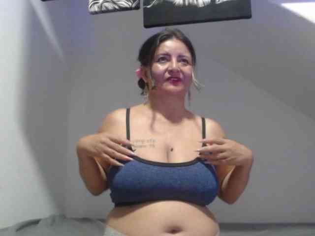 DeboraCienfuegos25 webcam