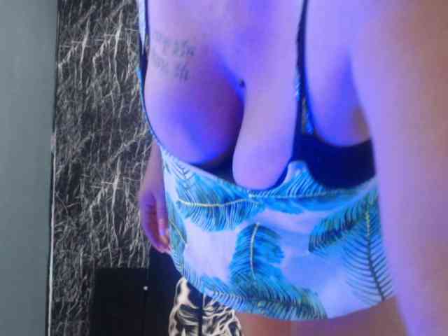 DeboraCienfuegos25 webcam