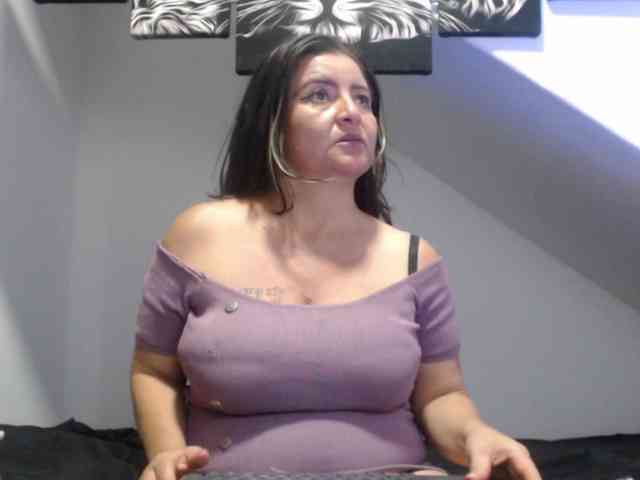 DeboraCienfuegos25 webcam