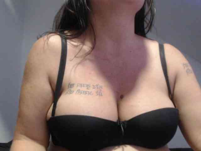 DeboraCienfuegos25 webcam